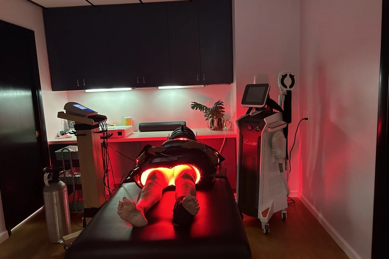 A red light therapy session covering the midsection and both thighs